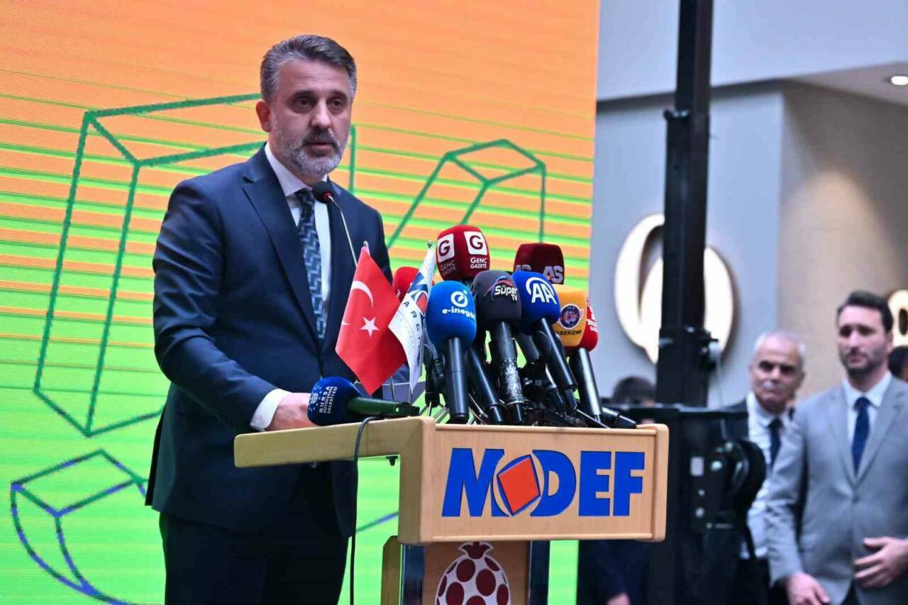 Bursa'da dev fuar kapılarını açtı! Şahin Biba’dan İnegöl mobilyasına tam destek 1 bursada dev fuar kapilarini acti 034a08ace5c2