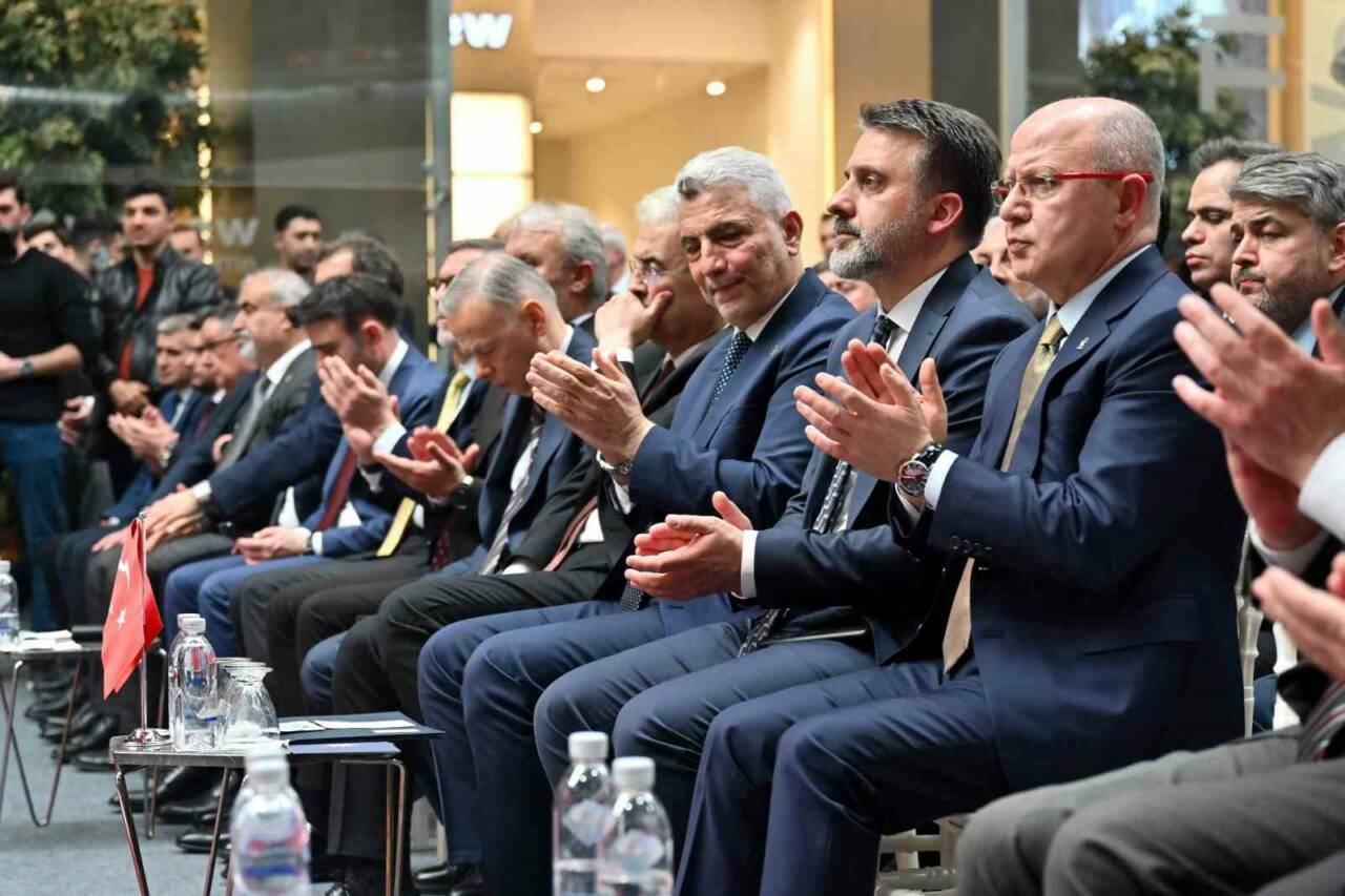 Bursa'da dev fuar kapılarını açtı! Şahin Biba’dan İnegöl mobilyasına tam destek 4 bursada dev fuar kapilarini acti c2d10ceee35c