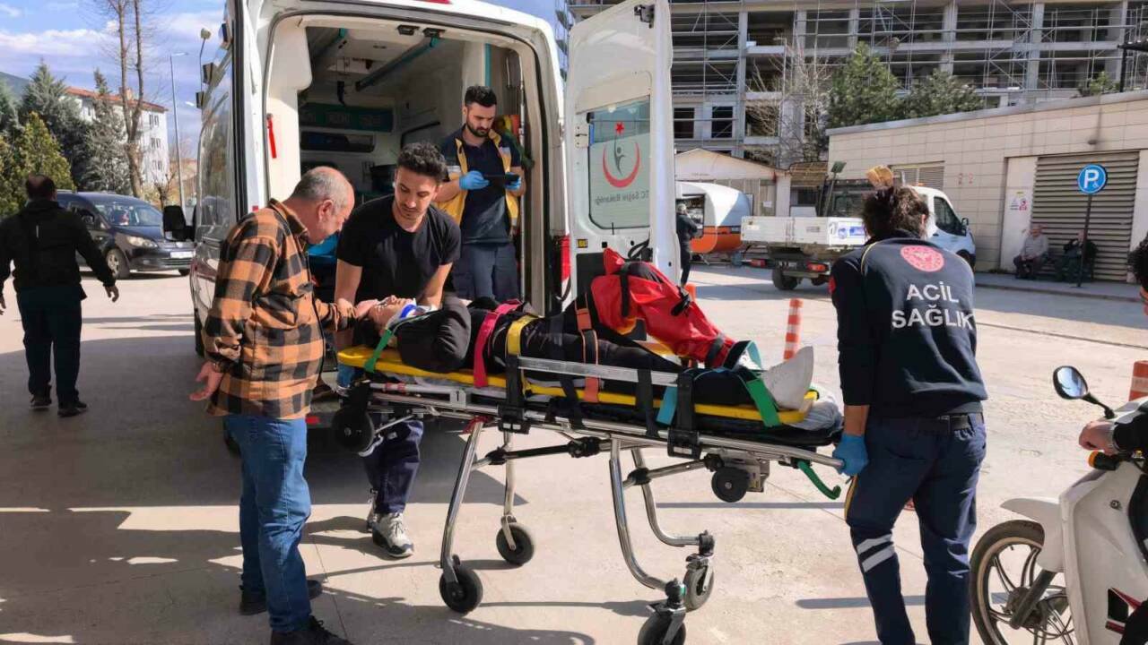 Bursa'da ehliyetsiz sürücü tehlike saçtı 1 bursada ehliyetsiz surucu tehlike sacti 3fc8d42fb935