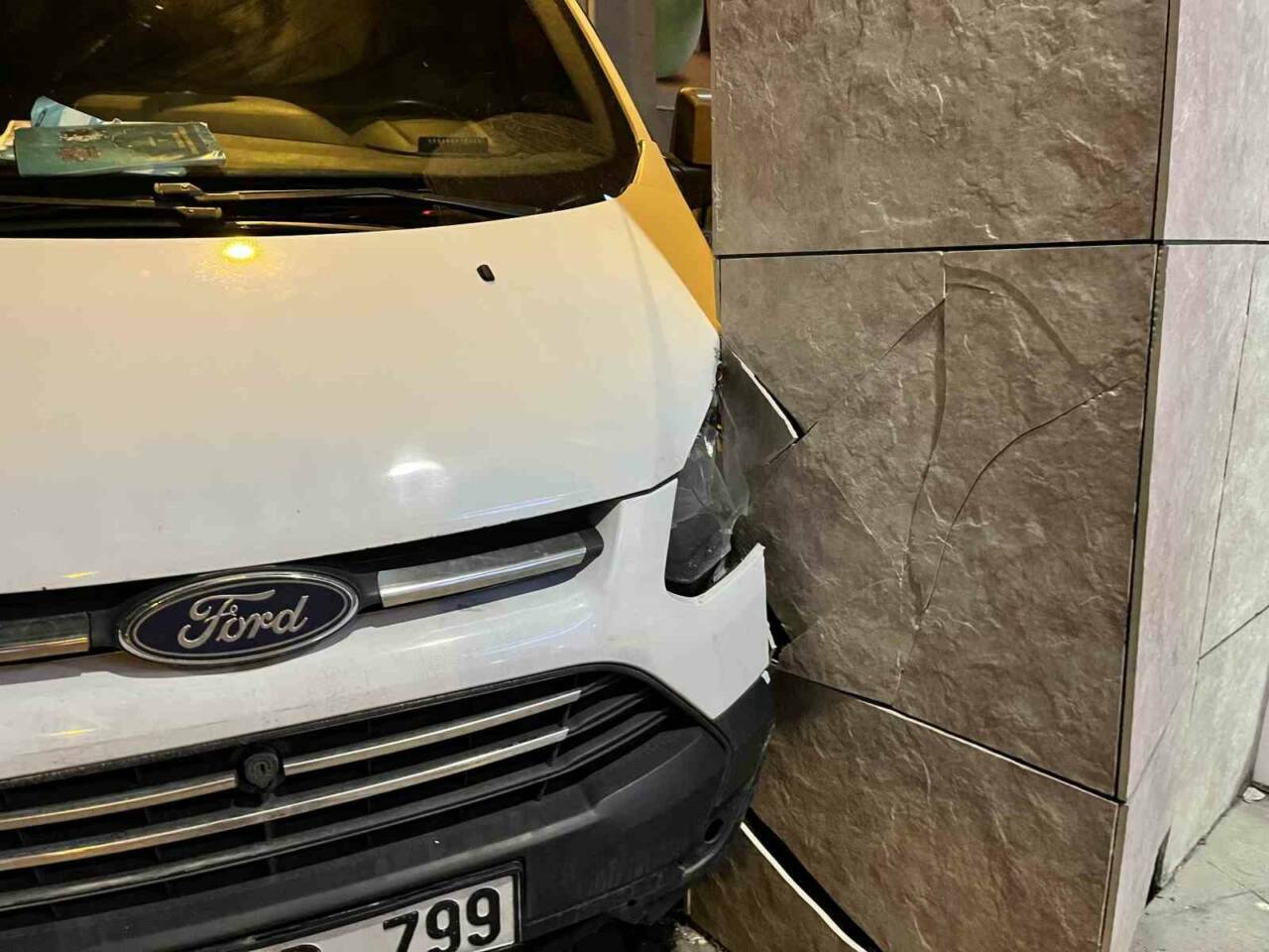 bursada el freni bosalan minibus duvara carpti 6299c46e034d