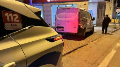 Bursa’da park halindeki bir minibüsün el freninin boşalması sonucu araç