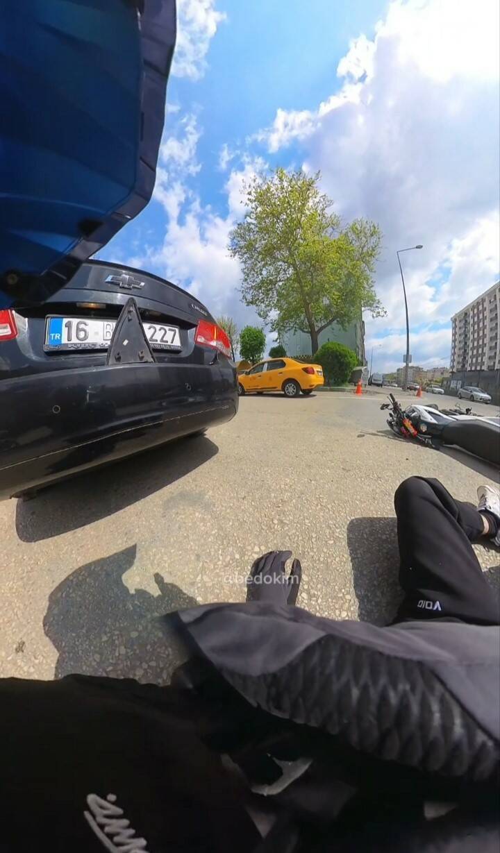 bursada feci kaza o anlar kamerada 692b0f818aca