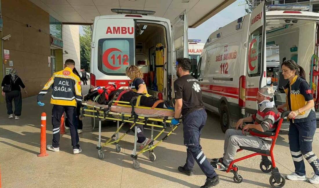 Bursa’nın İnegöl ilçesinde iki hafif ticari aracın çarpıştığı kazada 3
