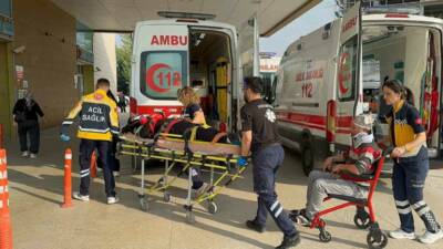 Bursa’nın İnegöl ilçesinde iki hafif ticari aracın çarpıştığı kazada 3