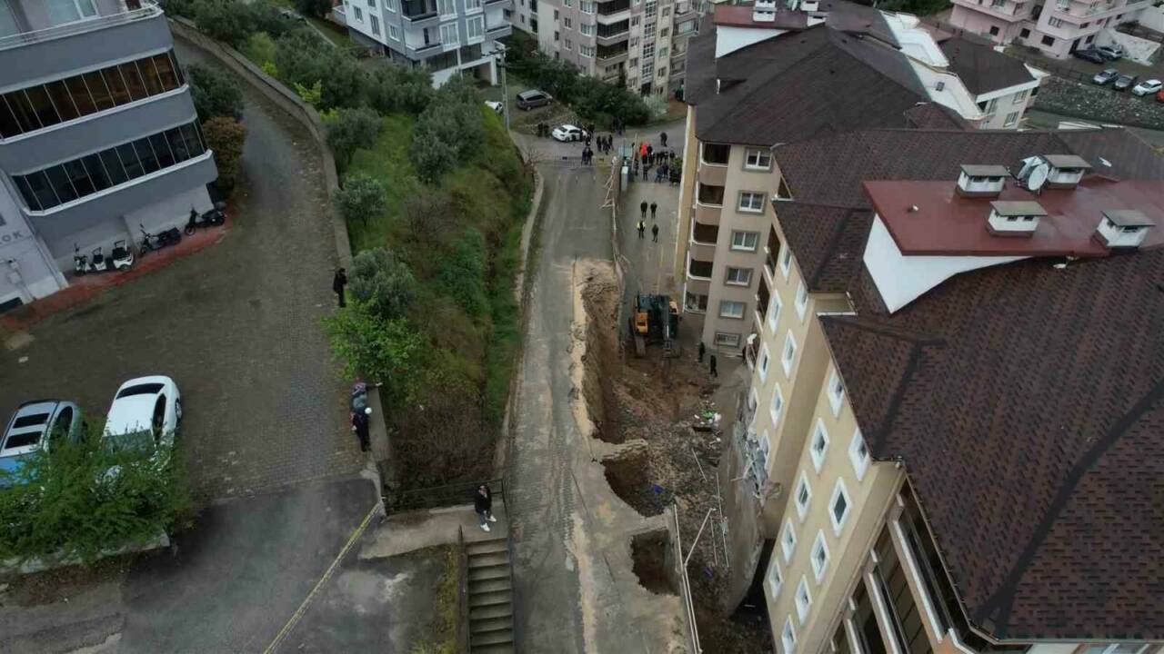 Bursa’da felaket havadan görüntülendi! Başkanvekili Şahin Biba göçük yerinde 1 bursada felaket havadan goruntulendi baskanvekili sahin biba gocuk yerinde 6fdfb3287fe3