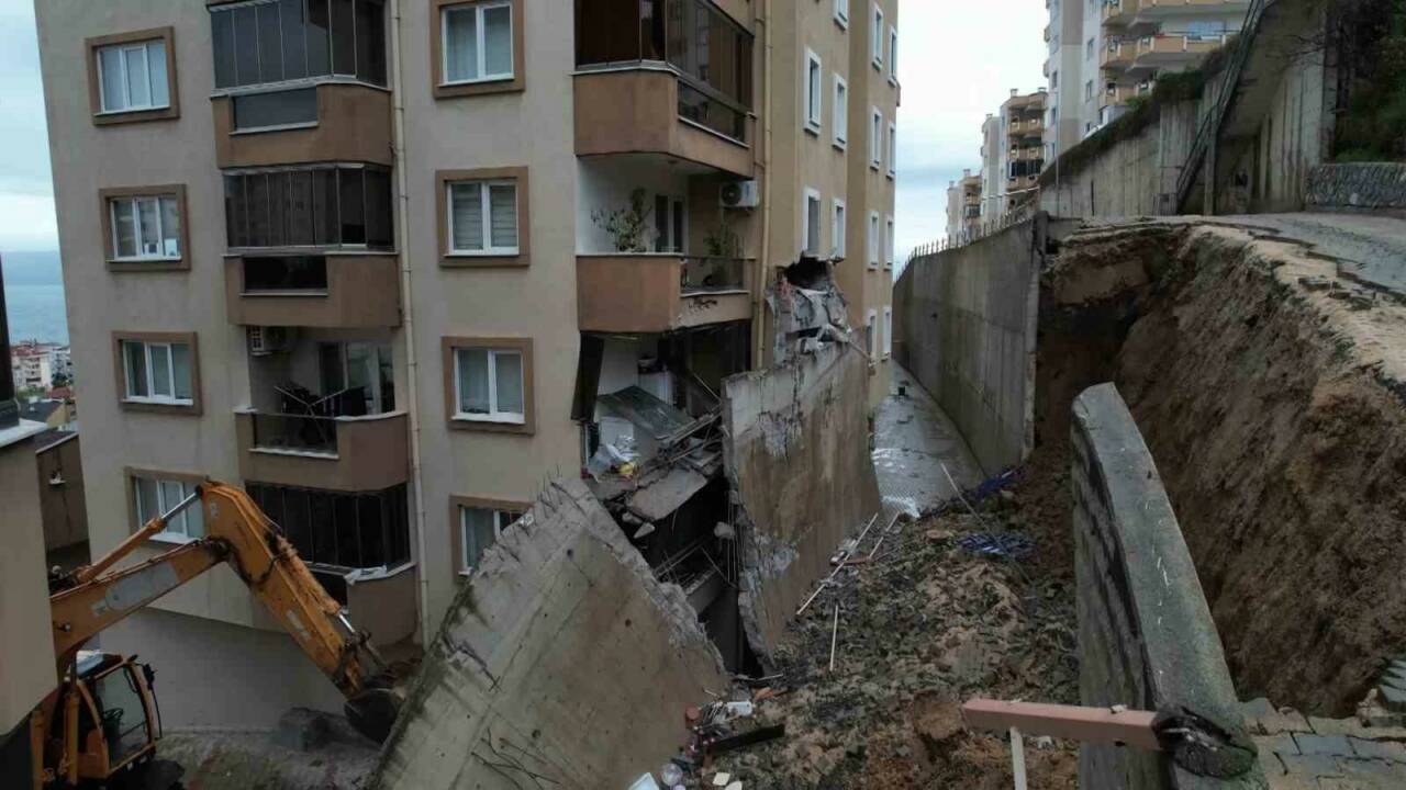 Bursa’da felaket havadan görüntülendi! Başkanvekili Şahin Biba göçük yerinde 3 bursada felaket havadan goruntulendi baskanvekili sahin biba gocuk yerinde bd5aee3563f6