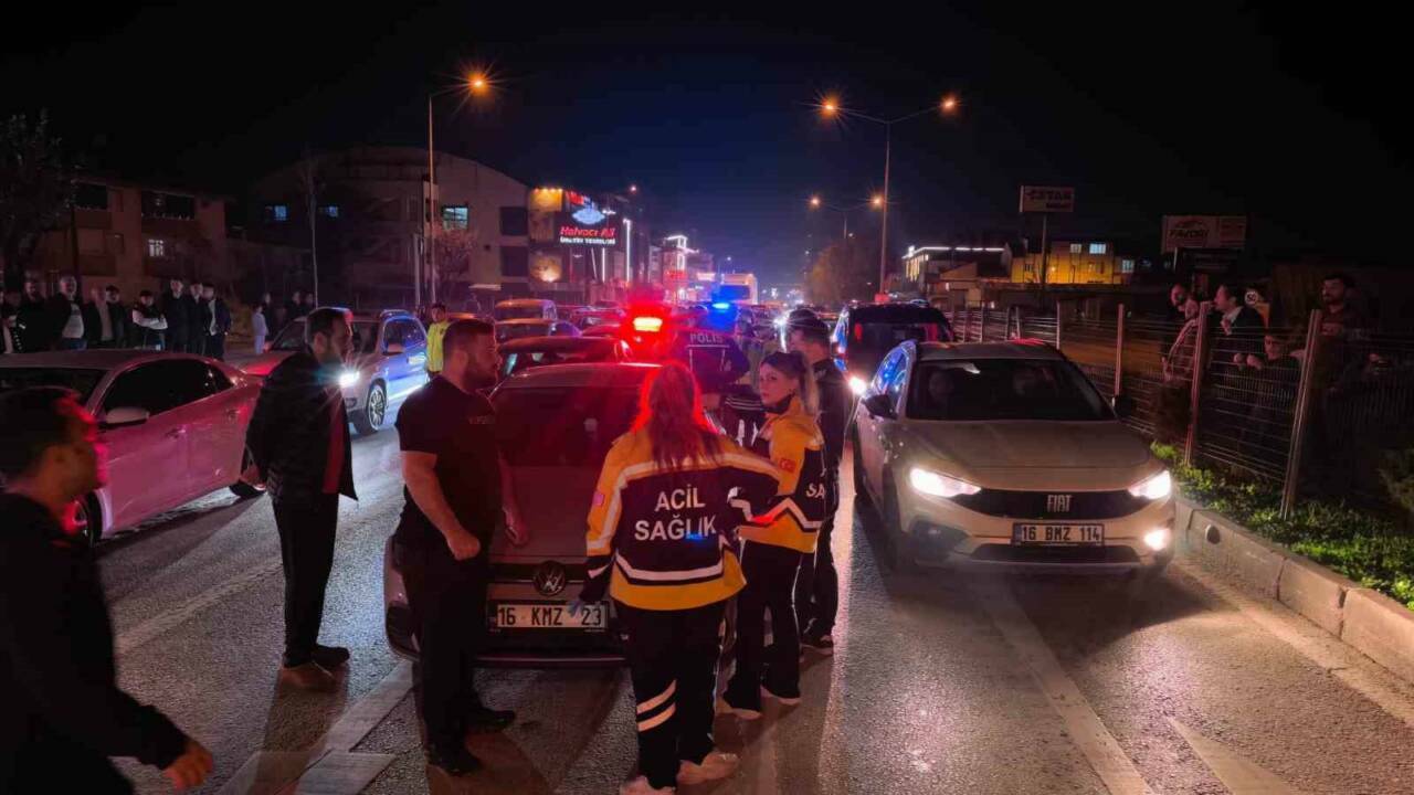 bursada hareketli gece once kaza yaptilar sonra ortaligi karistirdilar 1d2877a76118