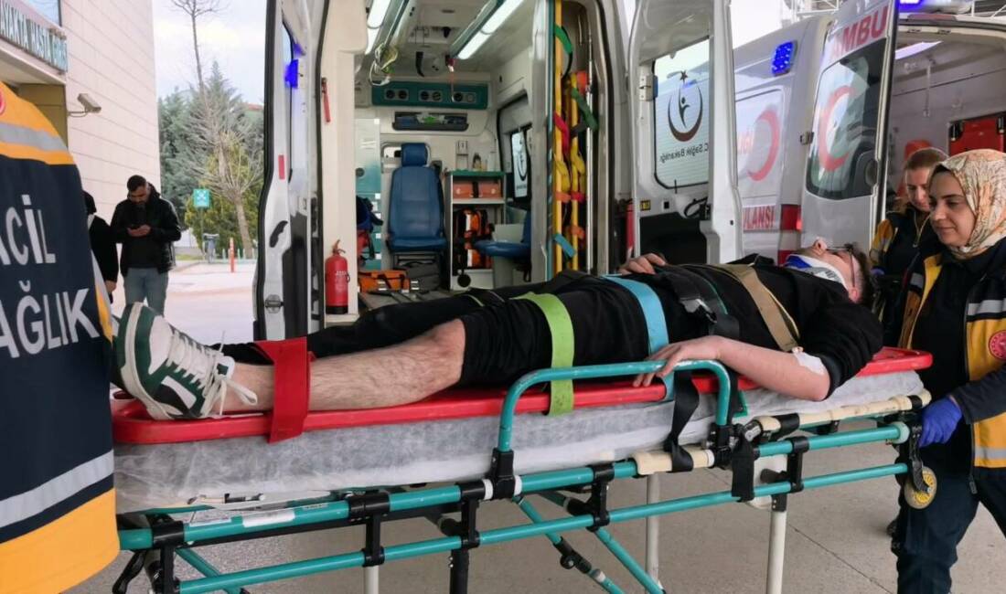 Bursa’da otomobiller çarpıştı Bursa’nın İnegöl ilçesinde iki otomobilin karıştığı kazada 2 kişi yaralandı.