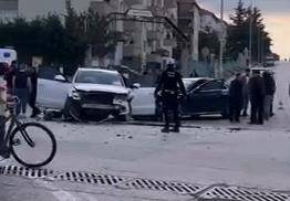 Bursa'da otomobiller çarpıştı 3 bursada iki otomobilin karistigi kazada suruculer yaralandi adf26553debd