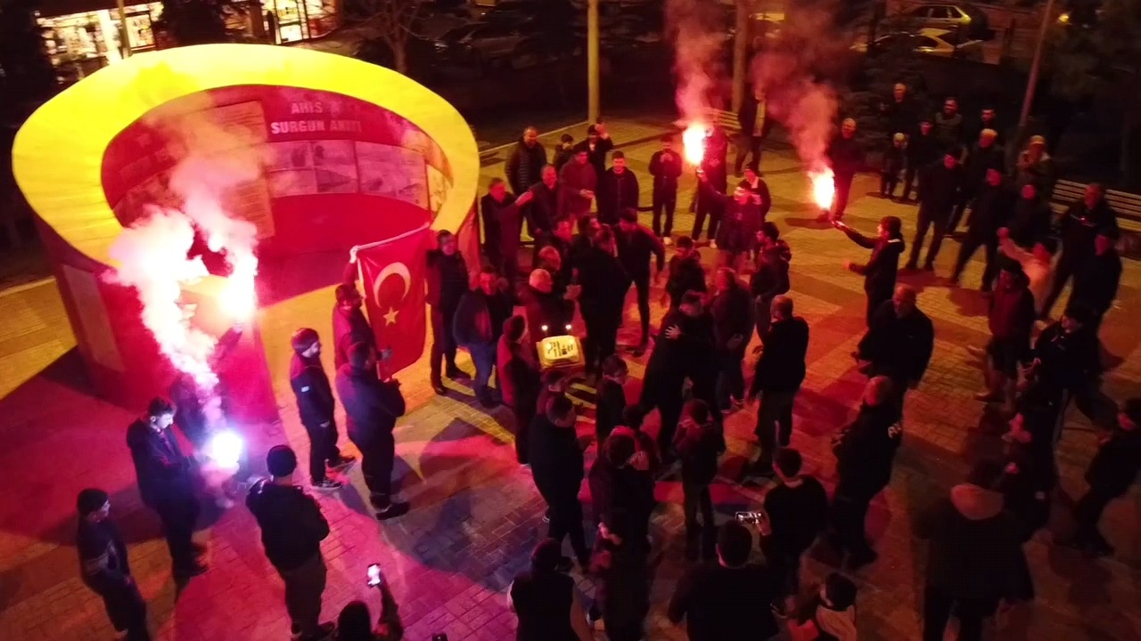 bursada kavga ihbarina giden polislere surpriz kutlama a46a7d257bc5