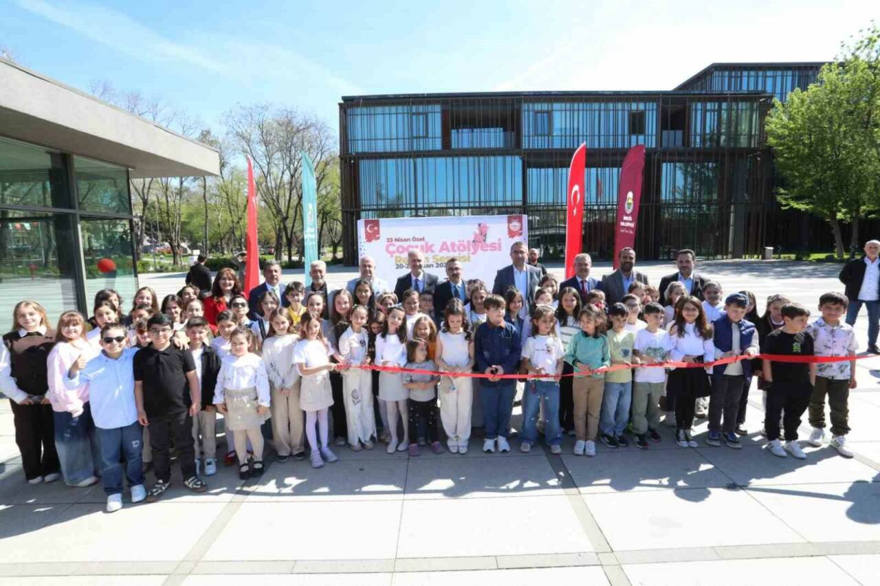 Bursa'da minik sanatçılar sergisi açıldı 7 bursada minik sanatcilar sergisi acildi 633e64a45072