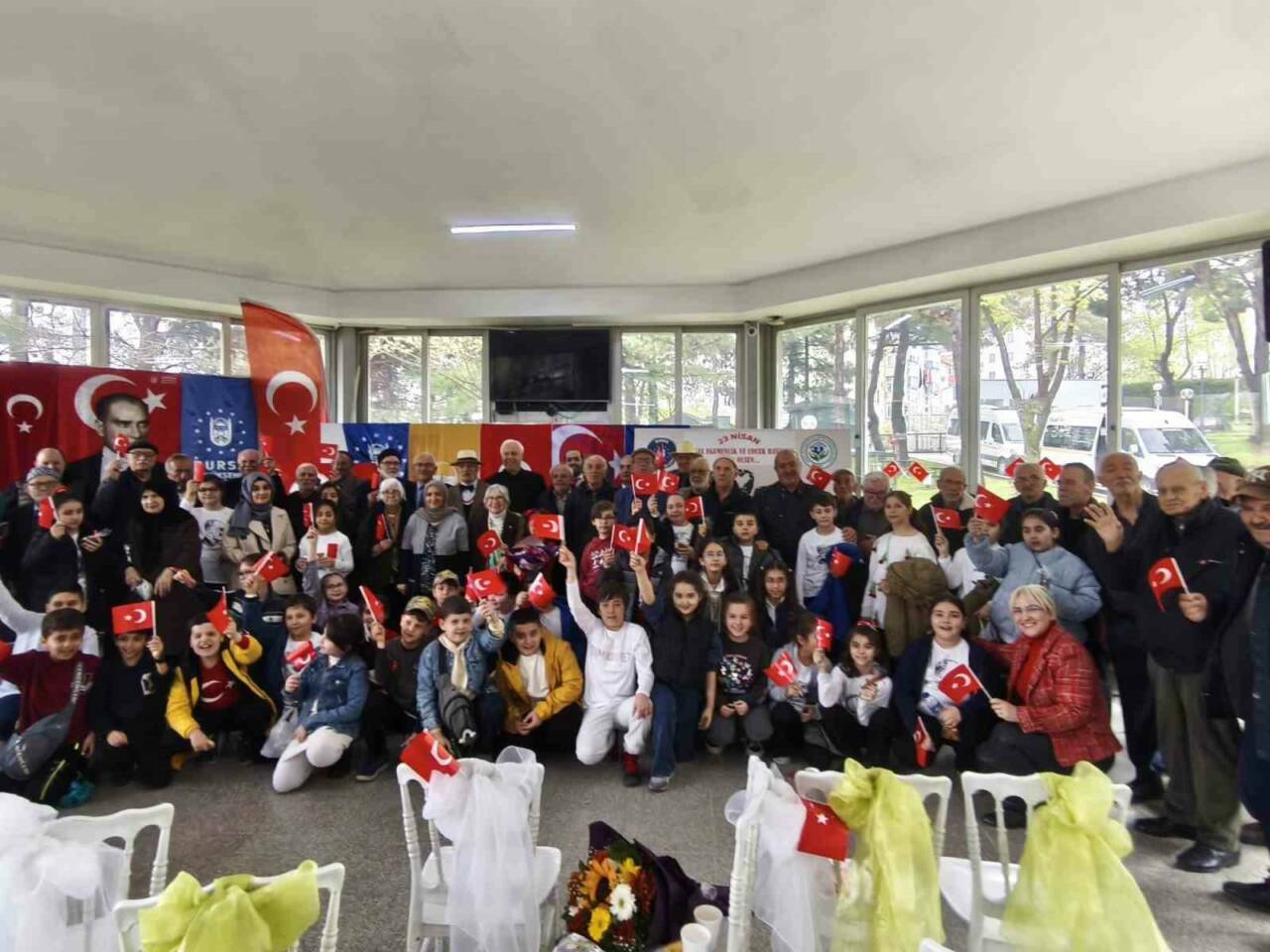bursada miniklerden yurek isitan 23 nisan kutlamasi a4fd98d4b282