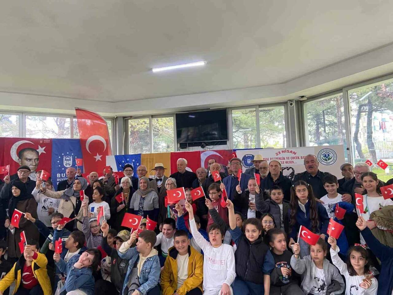 bursada miniklerden yurek isitan 23 nisan kutlamasi d9e8702fc80f