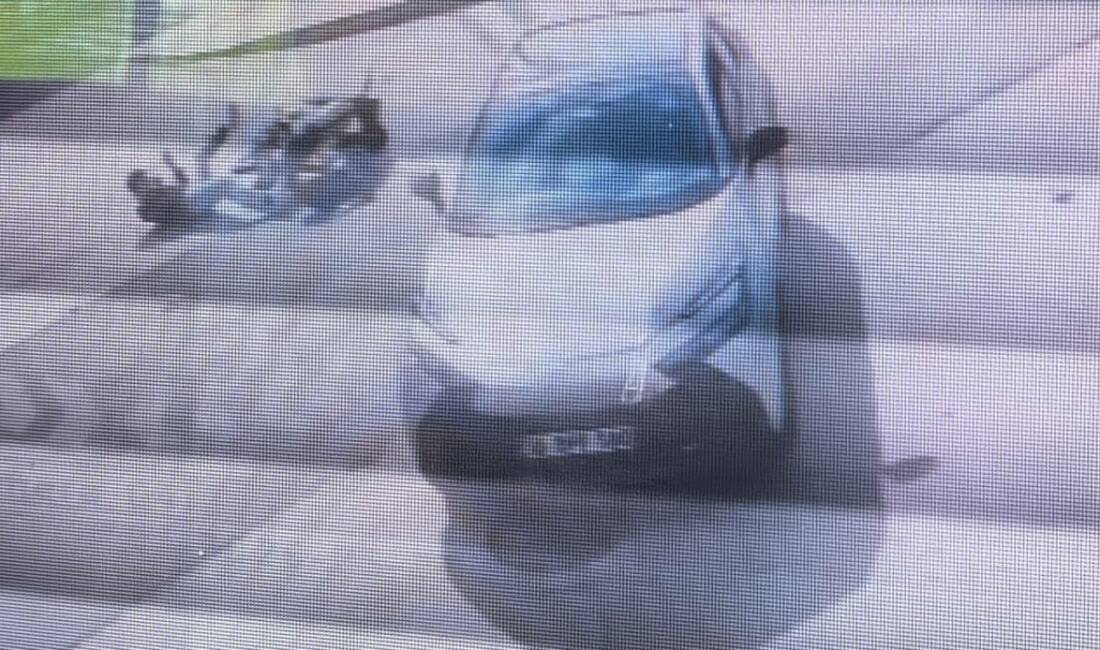 Bursa’da motosiklet otomobile çarptı! Bursa’nın İnegöl ilçesinde manevra yapmak için yavaşlayan otomobile arkadan çarpan