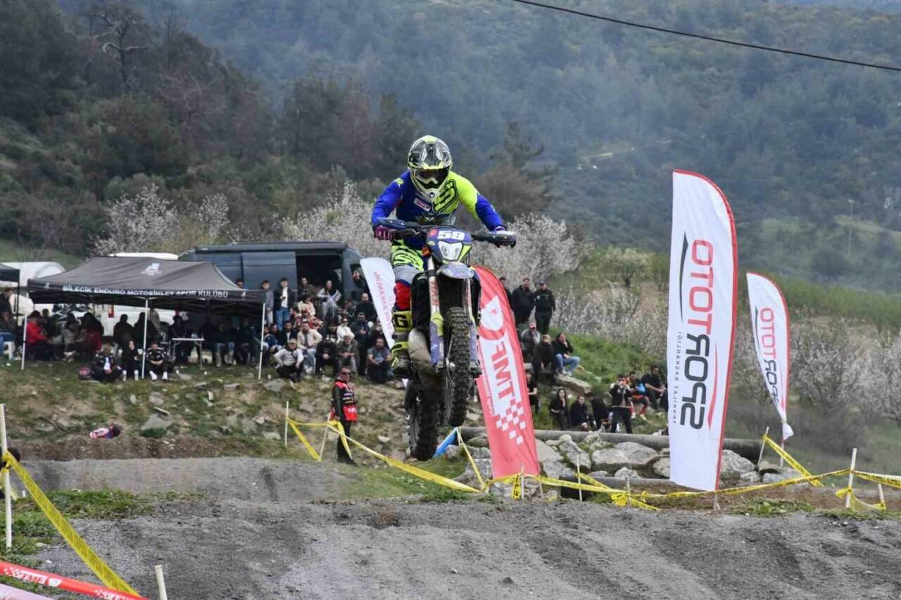 Bursa'da motosikletler uçtu 7 bursada motosikletler uctu 7ba80c0411f6