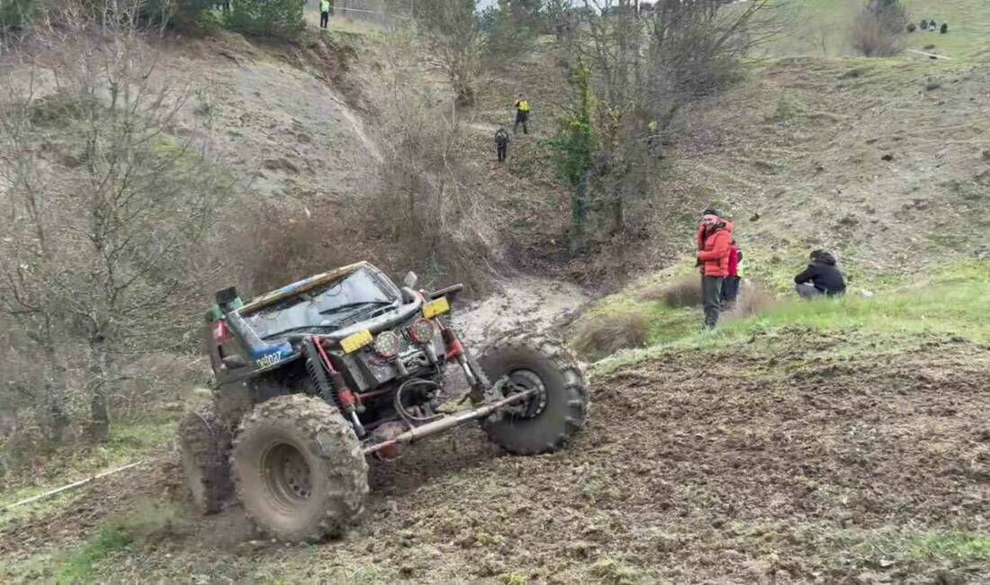 Bursa’da nefes kesen anlar! Bursa’da düzenlenen off-road etkinliği renkli görüntülere sahne olurken, parkurda takla