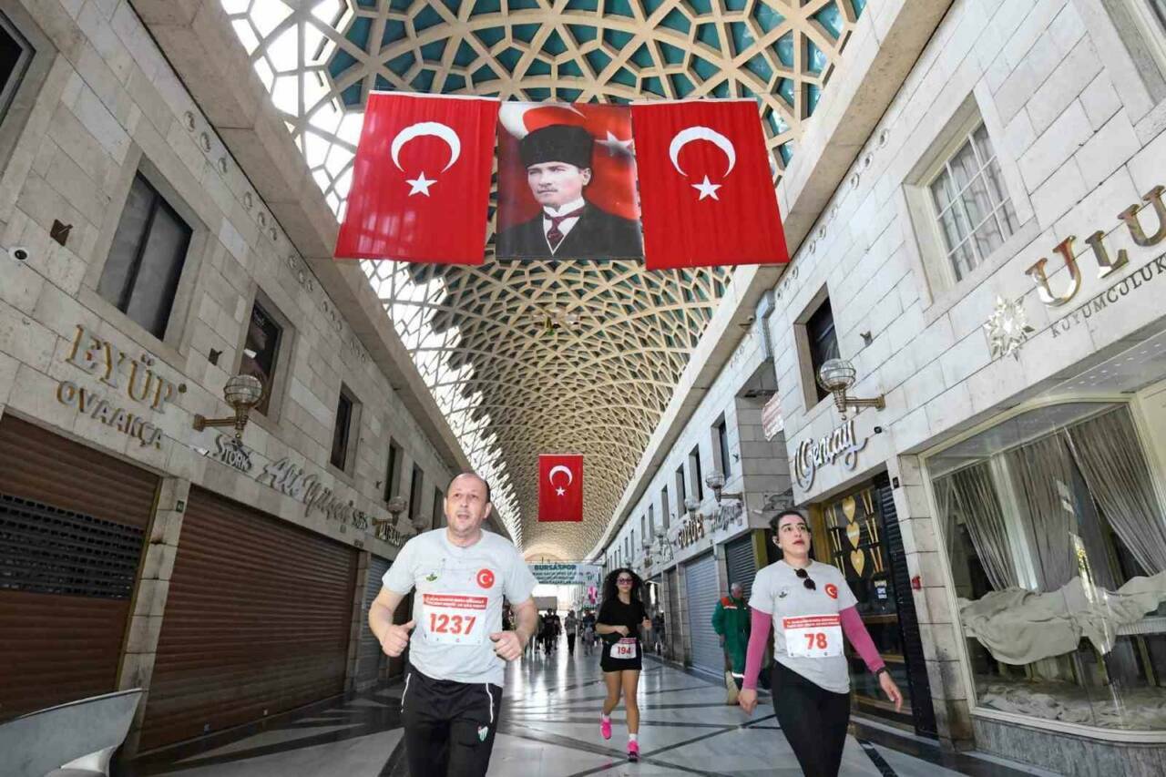 Bursa'da nefesler tutuldu! Tarihi Kent Koşusu için geri sayım 1 bursada nefesler tutuldu tarihi kent kosusu icin geri sayim 5e910ec4b65b