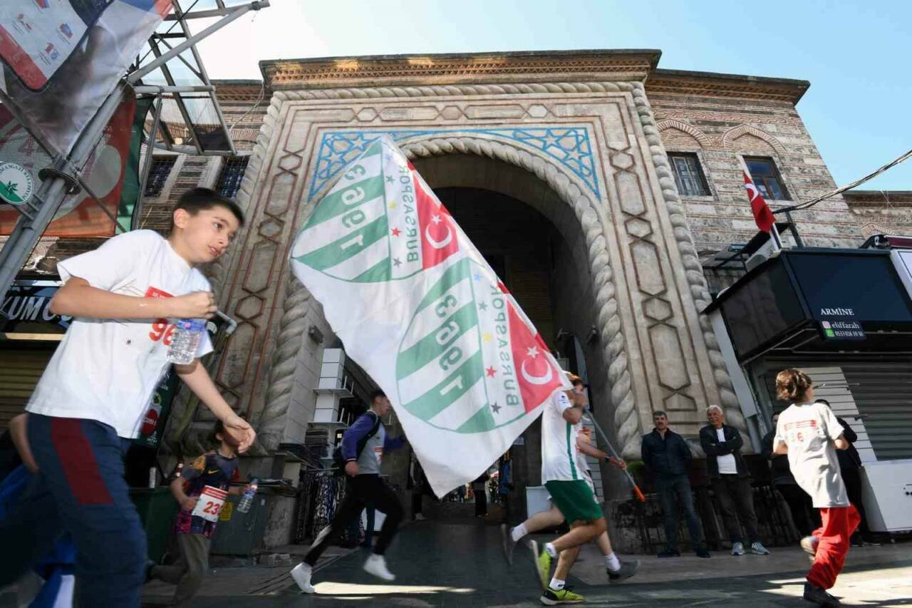 Bursa'da nefesler tutuldu! Tarihi Kent Koşusu için geri sayım 3 bursada nefesler tutuldu tarihi kent kosusu icin geri sayim bfac5a06db56