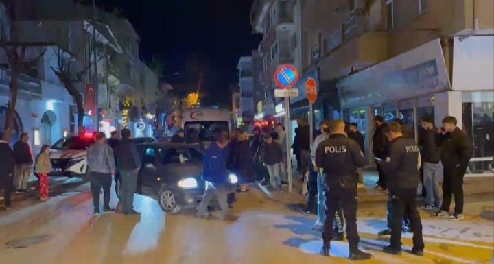 Bursa’da otomobil ile motosiklet çarpıştı Bursa’nın İznik ilçesinde otomobil ile motosikletin çarpıştığı kazada motosiklet sürücüsü