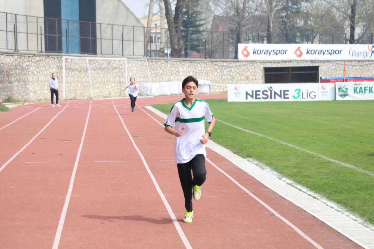 Bursa'da puanlı atletizmde kupalar sahiplerini buldu 2 bursada puanli atletizmde kupalar sahiplerini buldu 276985ae4c0f