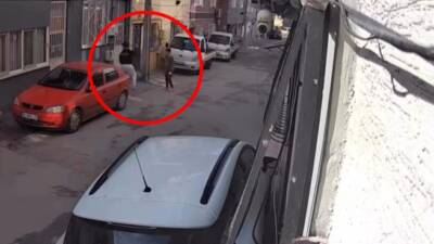 Bursa'da sokakta yürüyen 2 kişiden biri, apartmana ait doğal gaz