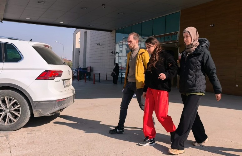 Bursa’da ‘sevgili’ kavgasında kızlar birbirini bıçakladı Bursa'nın İnegöl ilçesinde aynı erkekle arkadaşlık yaptığı öne sürülen ve