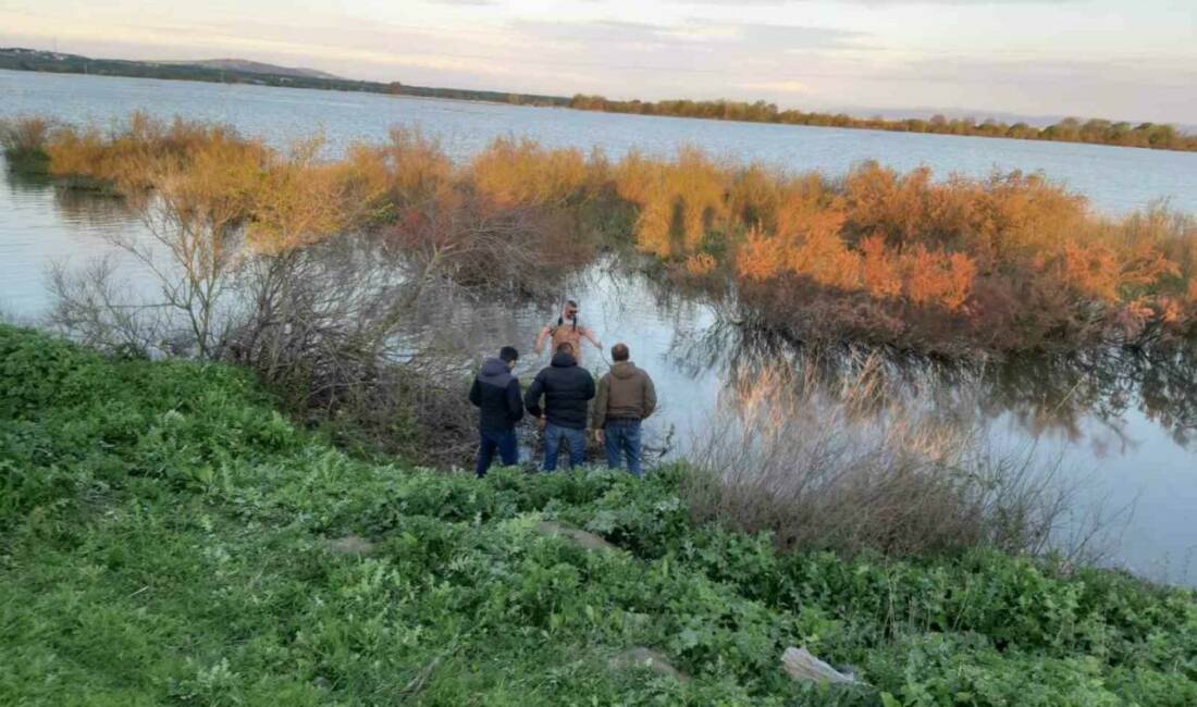 Bursa’da şüpheli ölüm Bursa’nın Karacabey ilçesinde bir kişi, park halindeki aracının yakınında ölü