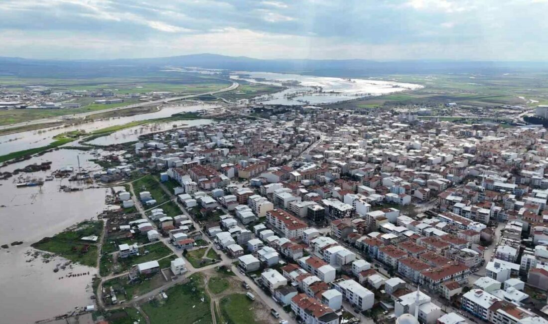 Bursa’da tarlalar göle döndü Bursa’da 3 gün aralıksız yağan yağmurların ardından Karacabey ilçesine bağlı
