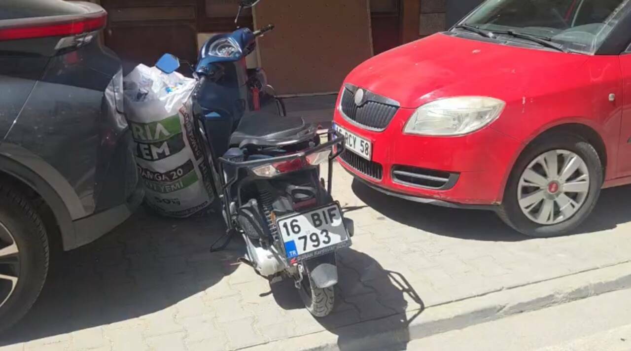 Yer: Bursa... Yayaya çarpmamak için manevra yapınca... 2 bursada yayaya carpmamak icin manevra yapinca 6f2bb5f61790