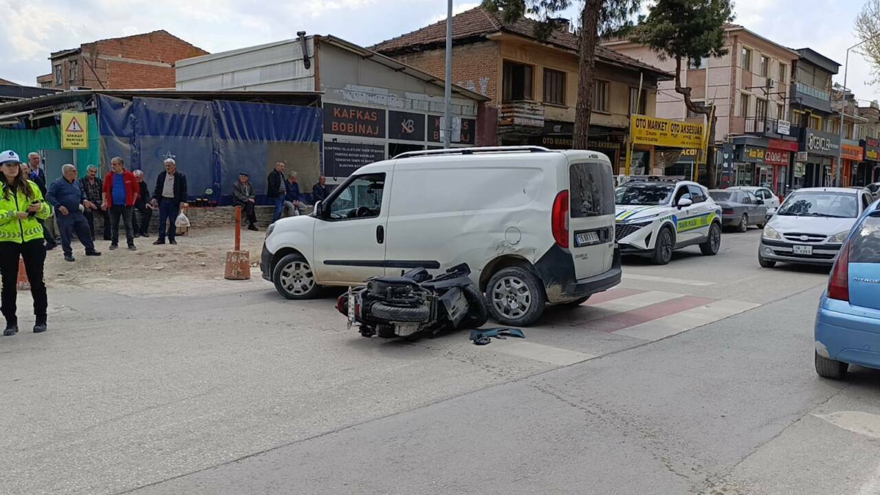 bursada yola aniden cikan arac kazaya yol acti 0a8bfb2bc5e7