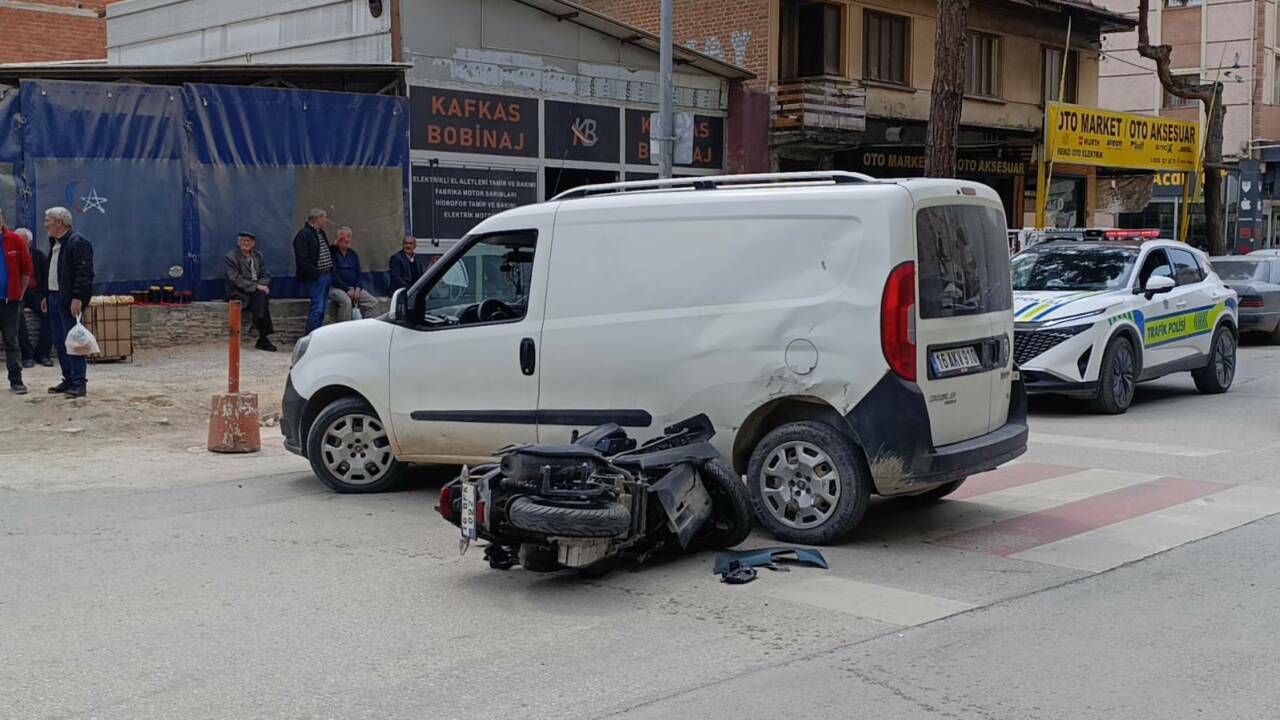 bursada yola aniden cikan arac kazaya yol acti 1dec88b3d332