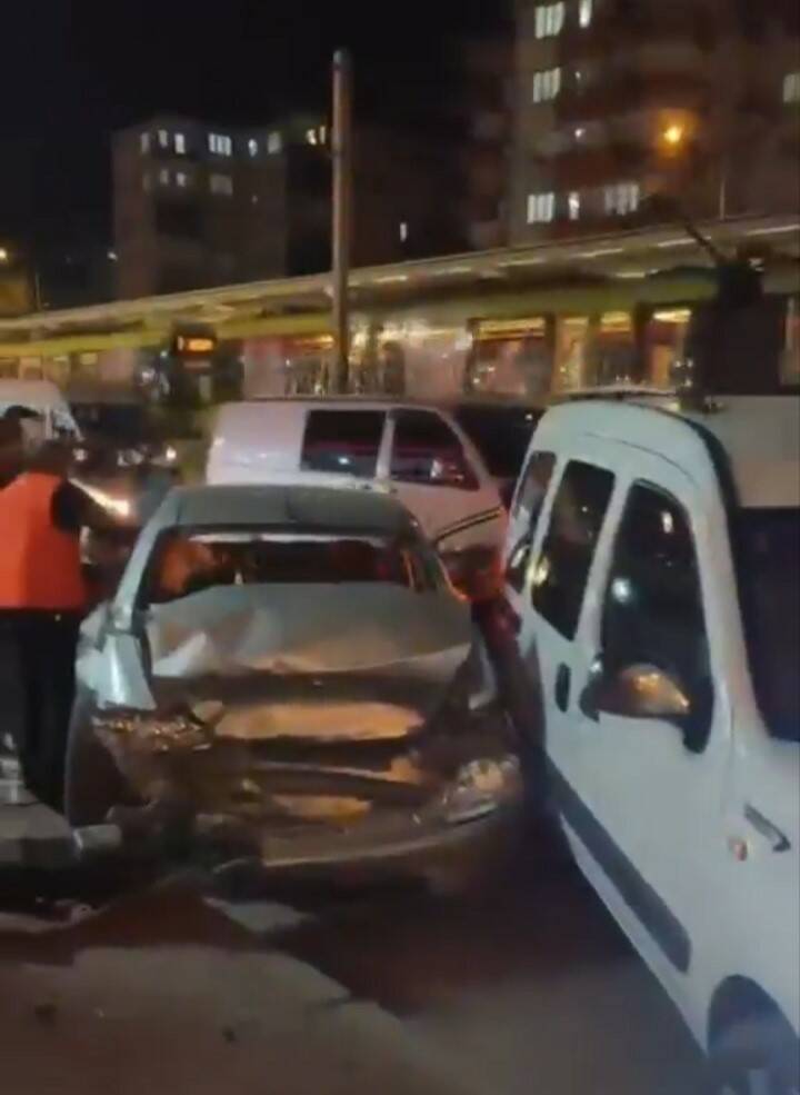bursada zincirleme kaza 3 arac hurdaya dondu 5a265610df2c