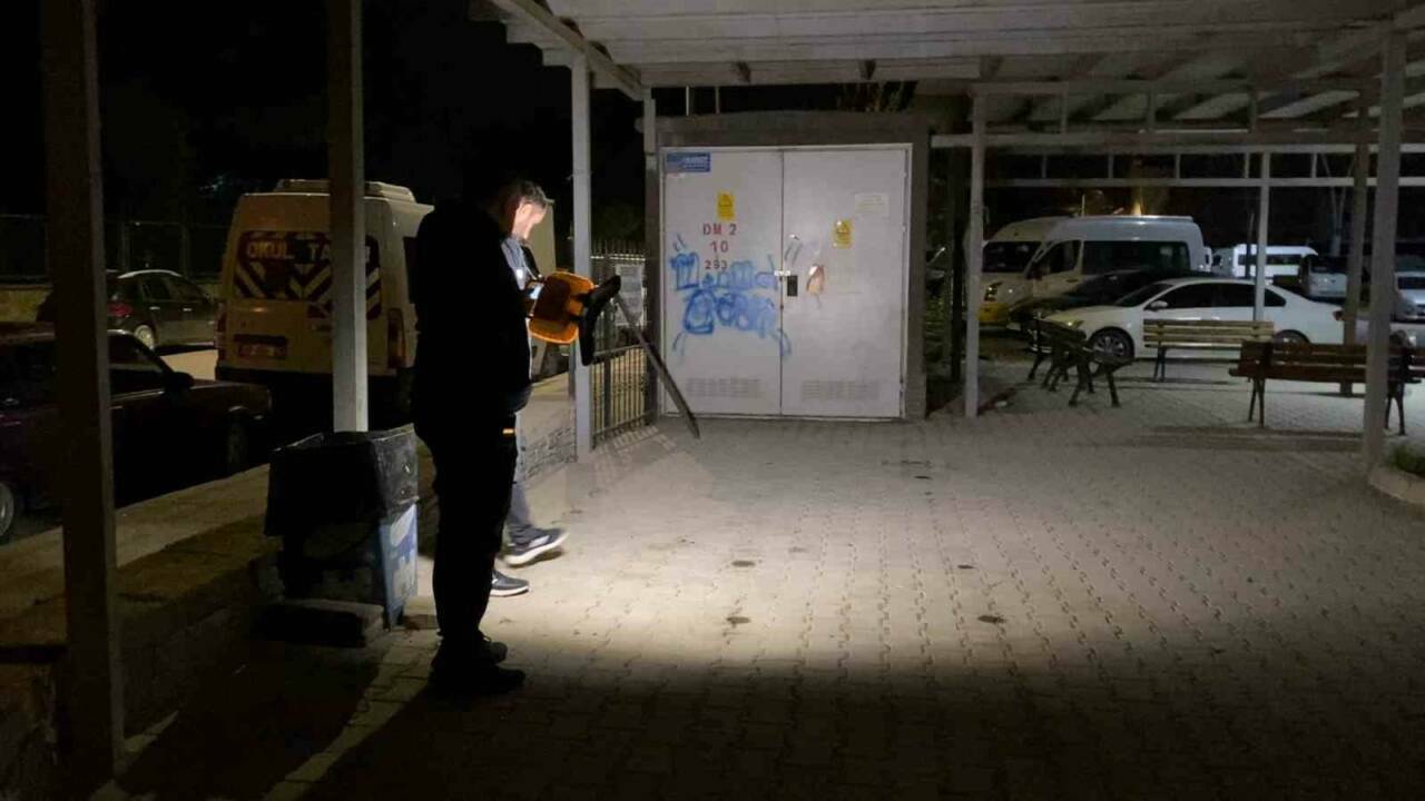 Bursa'daki aşk üçgeni bıçaklı kavgaya dönüştü: 2 yaralı 3 bursadaki ask ucgeni bicakli kavgaya donustu 2 yarali 3d3b37b0635b