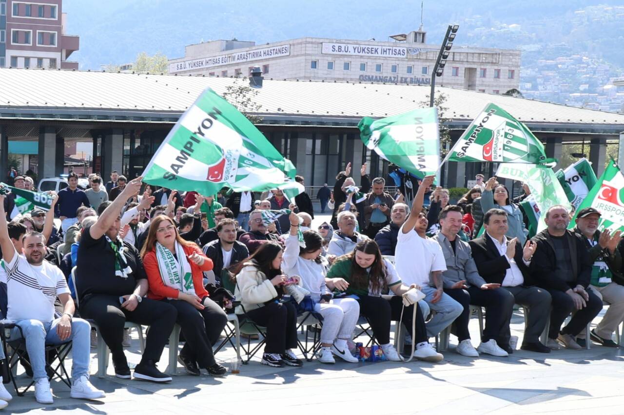 Bursa yeşil-beyaza büründü! 1 Bursa yeşil-beyaza büründü!