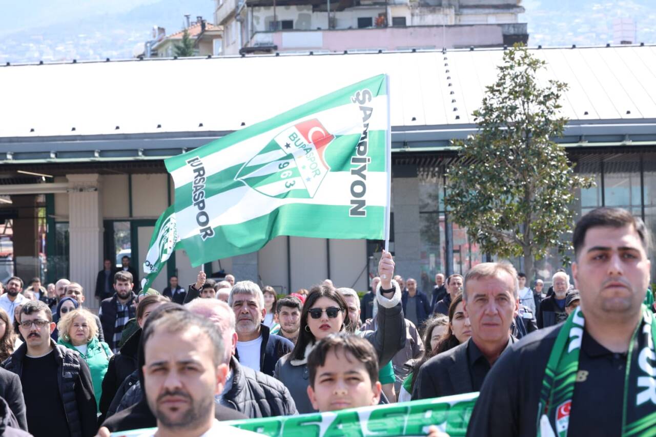 Bursa yeşil-beyaza büründü! 6 Bursa yeşil-beyaza büründü!
