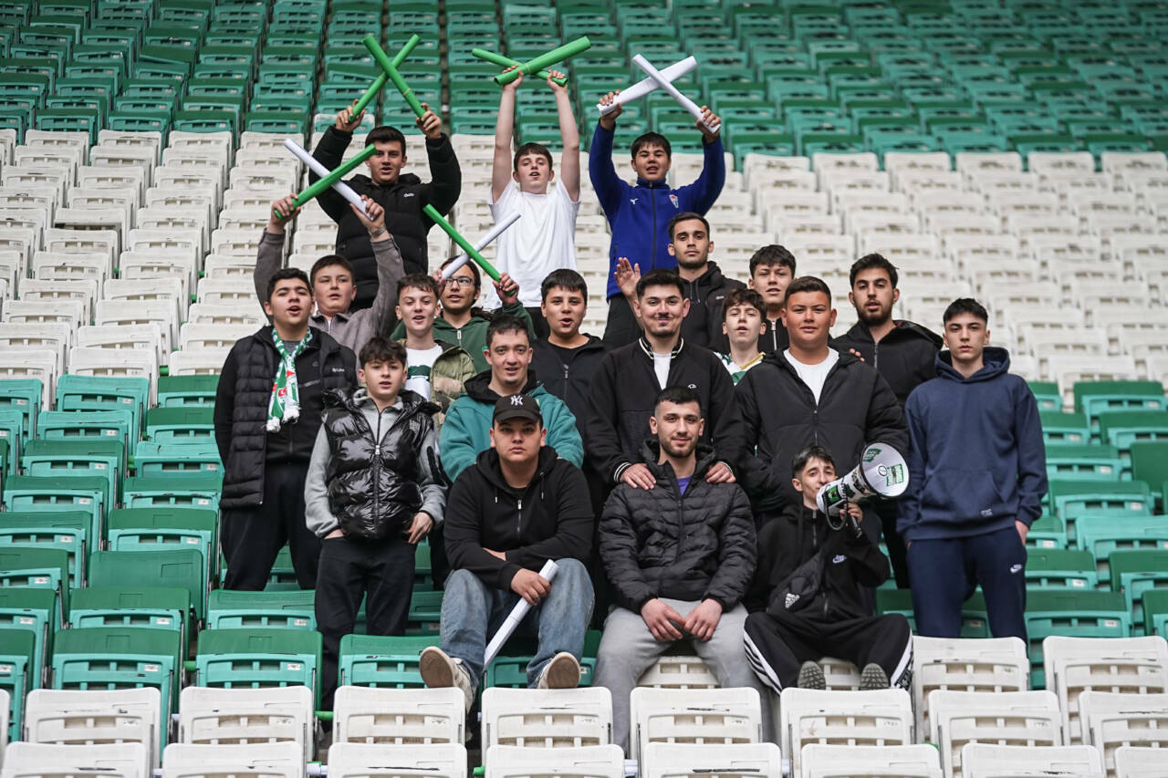 Bursaspor'da görsel şova geri sayım! 40 bin kartonluk koreografi... 1 bursasporda gorsel sova geri sayim 40 bin kartonluk koreografi f3f51a250317