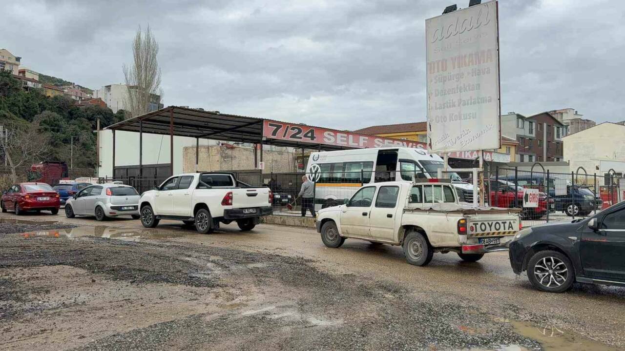 Bursa’ya çamur yağdı 3 bursaya camur yagdi 7808e6ba3f1f