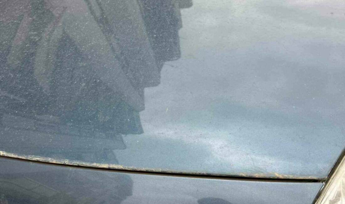 Bursa’ya çamur yağdı Bursa Gemlik’te gece saatlerinde etkili olan çamur yağışı, sabah saatlerinde