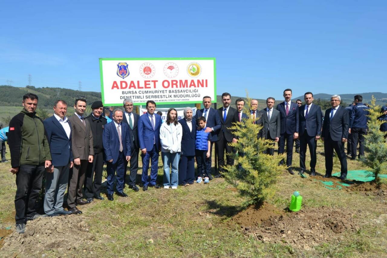 bursaya yeni orman sehit memur cengiz yigit anisina fidanlar dikildi 7de30560ac3e
