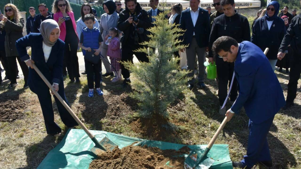 bursaya yeni orman sehit memur cengiz yigit anisina fidanlar dikildi ae381700c1da