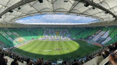Bursaspor taraftarı, şampiyonluk maçında 40 bin kartonla stadın büyük bir