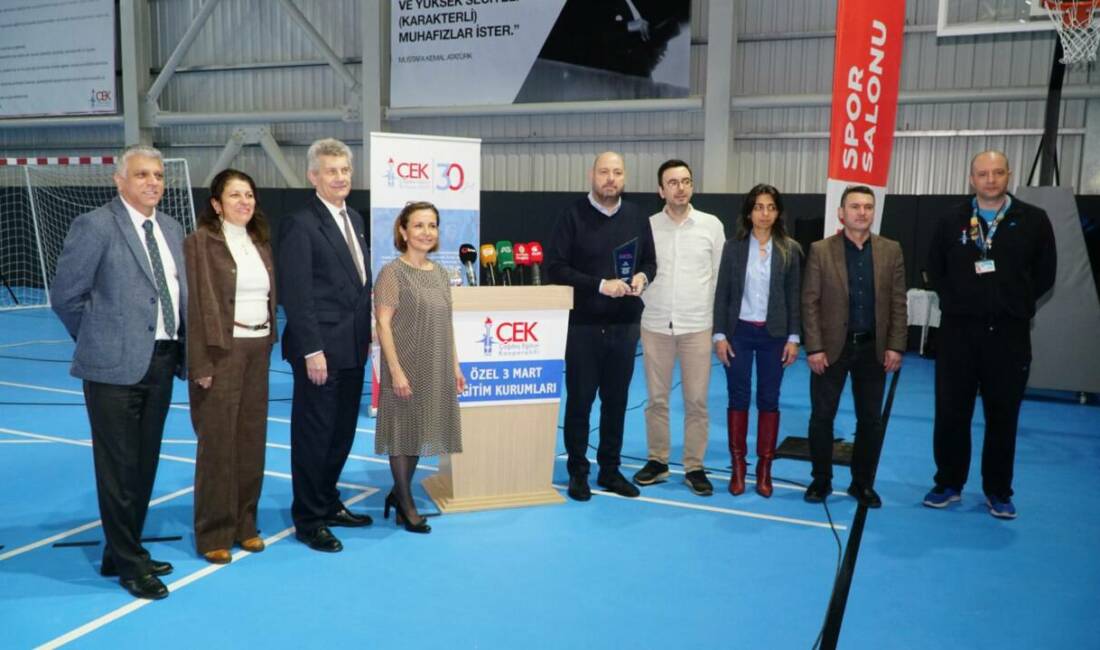 Bursa’nın dev firması Uludağ İçecek’ten ÇEK’e anlamlı bağış Çağdaş Eğitim Kooperatifi 3 Mart Eğitim Kurumları yerleşkesinde bulunan ÇEK