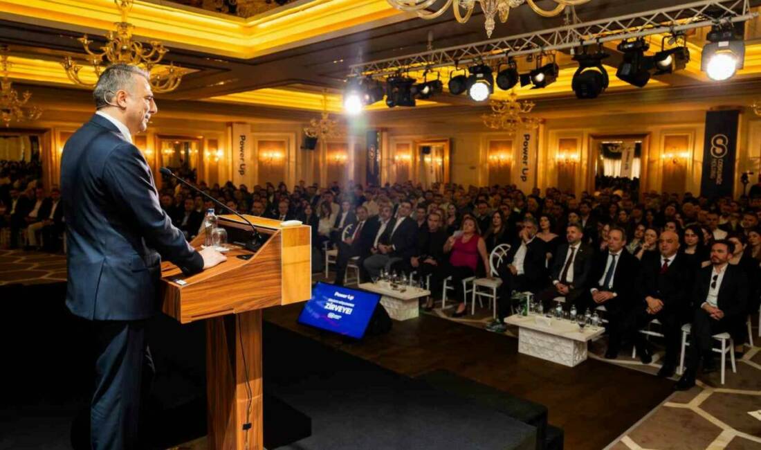 Coşkunöz’den yeni yol haritası Coşkunöz Holding, yeni dönem stratejisini Bursa’da düzenlenen lansman etkinliğinde çalışanlarıyla