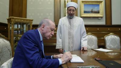Cumhurbaşkanı Recep Tayyip Erdoğan, Cumhurbaşkanlığı Külliyesi'nde, Diyanet İşleri Başkanı Safi