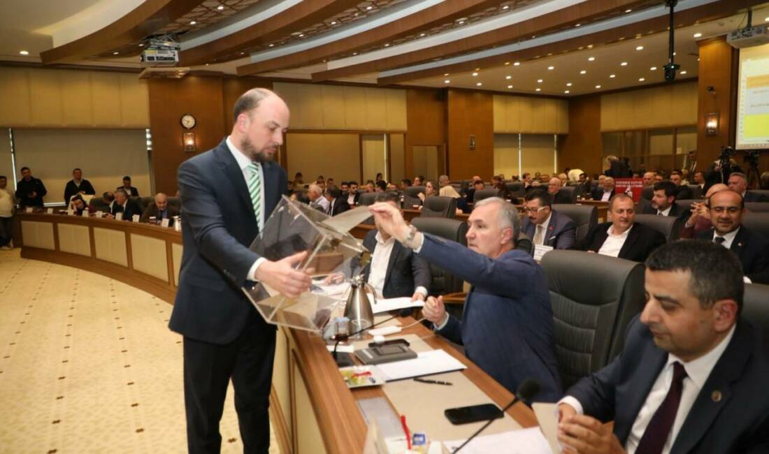 Bursa Büyükşehir Belediye Meclisi’nde, Meclis başkan vekilleri, divan, encümen ve