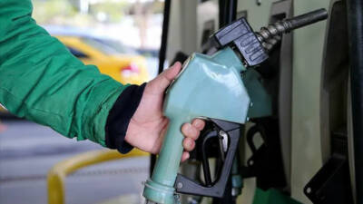 Petrol fiyatlarındaki keskin düşüşün akaryakıt pompa fiyatlarına da yansıması bekleniyor.