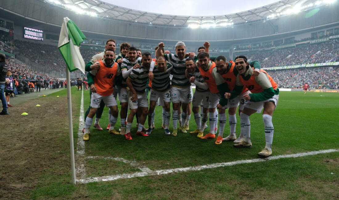 Bursaspor’dan süper galibiyet! Bursa’da muhteşem şampiyonluk provası Lider Bursaspor, en yakın takipçisi Mardin 1969 Spor’u binlerce taraftarının