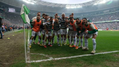 Lider Bursaspor, en yakın takipçisi Mardin 1969 Spor’u binlerce taraftarının