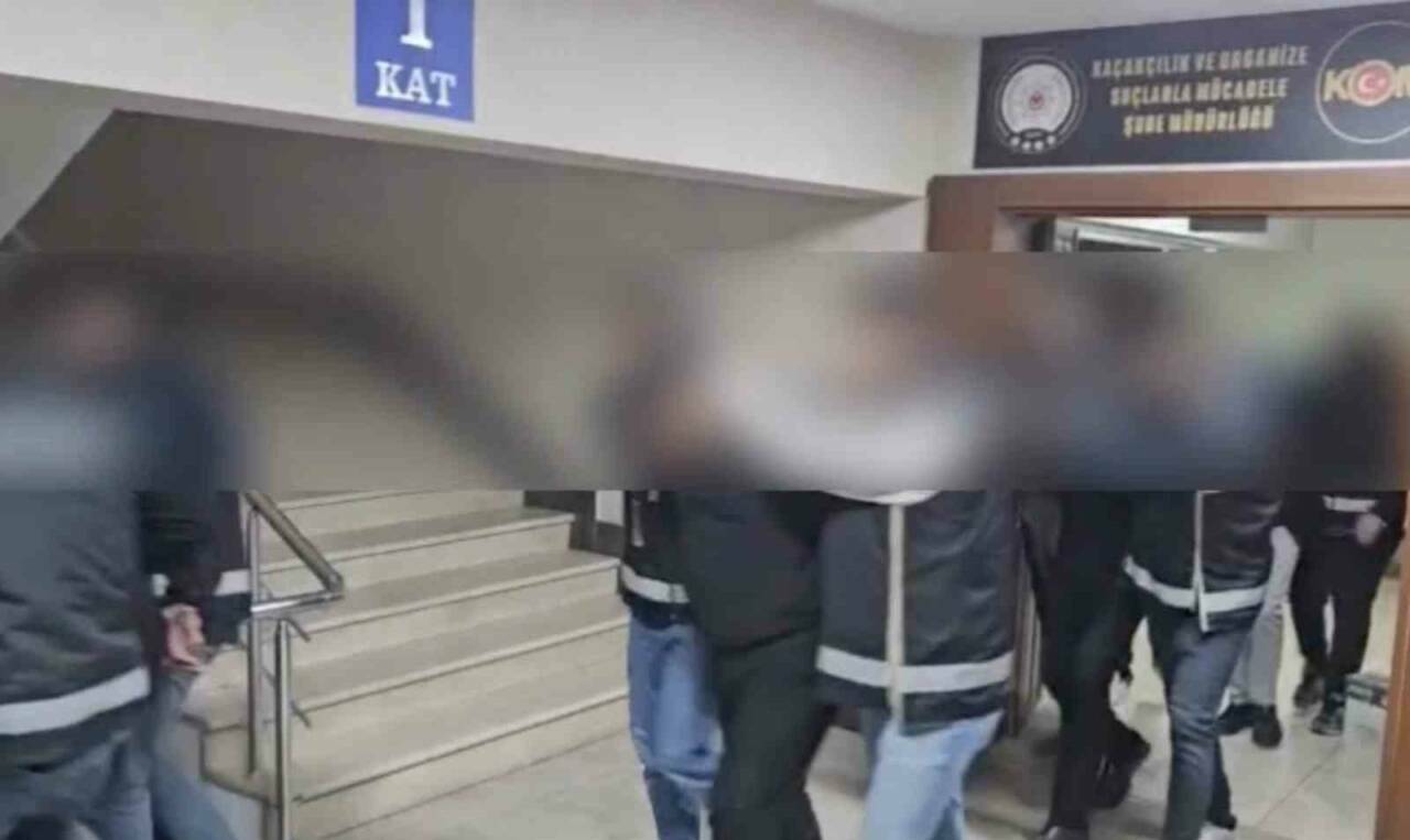 Ehliyet sınavında kopya ağı çökertildi 3 ehliyet sinavinda kopya agi cokertildi 2502650f2924