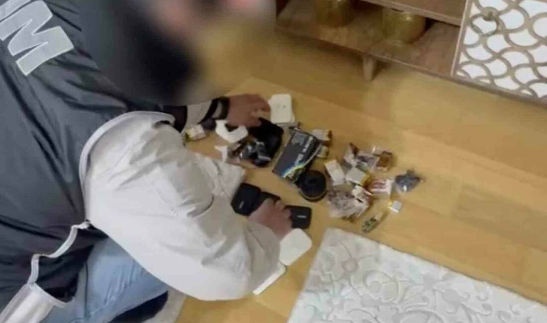 Ehliyet sınavında kopya ağı çökertildi Sürücü kursu e-sınavlarında kopya düzeneğiyle haksız kazanç sağlayan şebekeye yönelik